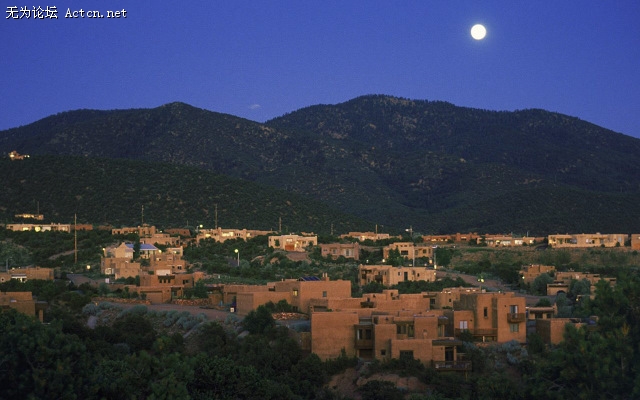 Moonrise Over Santa Fe New Mexico ī磺ʥɫ.jpg