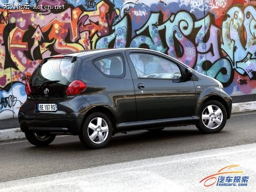 Toyota_AYGO_3_door_2005_003_44882_m.jpg