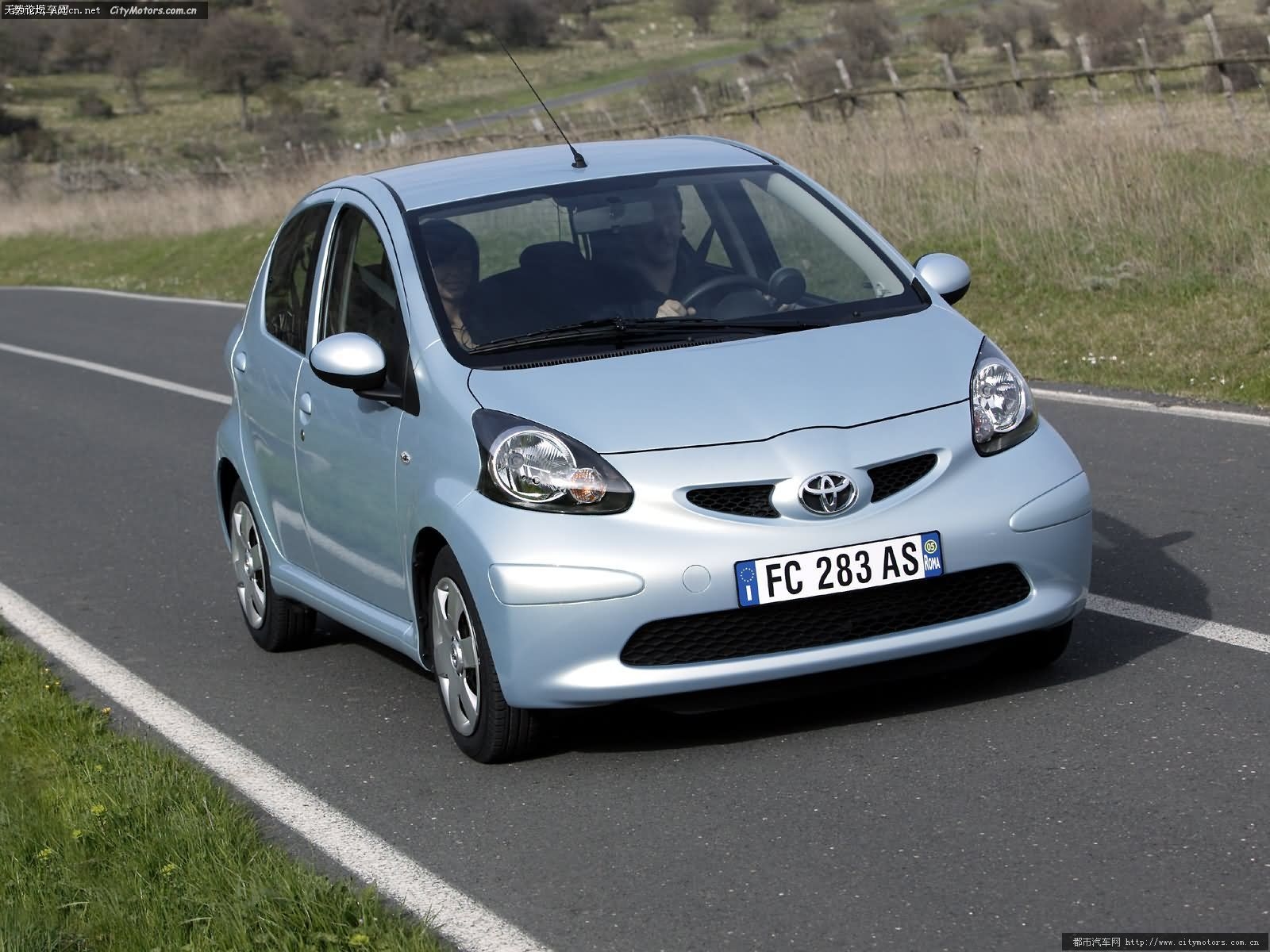 Toyota_AYGO_5-door_2005_009_51CD41A0.jpg