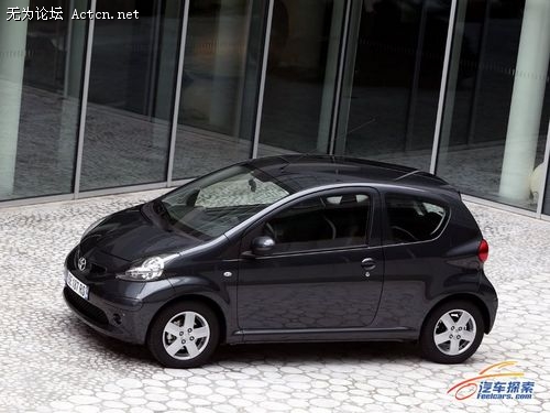 Toyota_AYGO_3_door_2005_004_44870_m.jpg